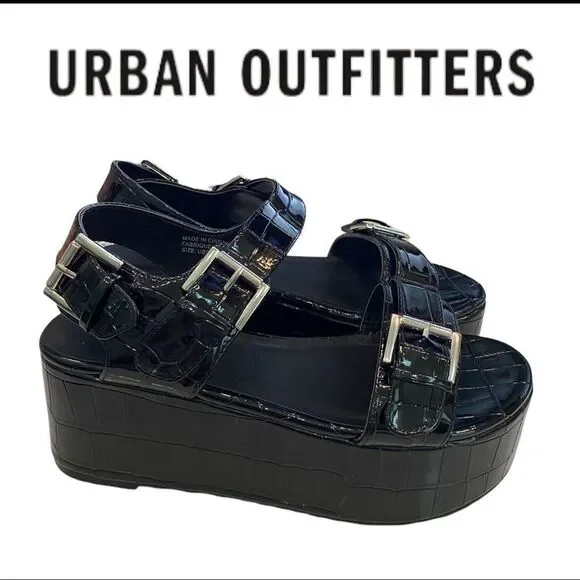 NEW Urban Outfitters UO Violet Buckle Black Flatform Platform Sandals 9 - Picture 1 of 7